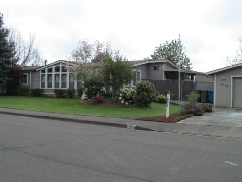 1662 Willow Ave, Woodburn OR  97071-2104 exterior