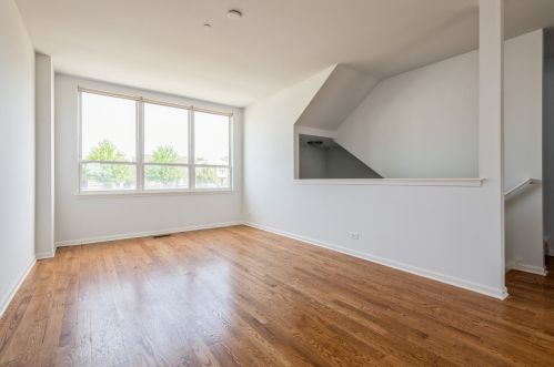 5239 Galewood Ave, Chicago, IL 60639-4160