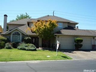230 River Oaks Dr, Lodi, CA 95240-0562