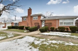 8661 Merrill St, Niles, IL 60714-1920