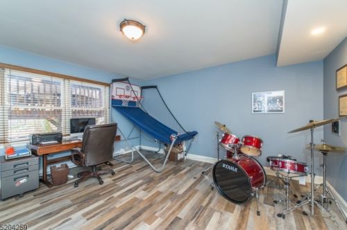 21 Reality Dr, Kinnelon, NJ 07405-3117