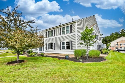 709 Springbrook Cir, Portsmouth, NH 03801-5631