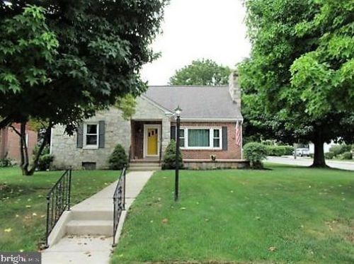 401 Baer Ave, Hanover, PA 17331-2702