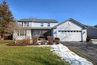 1025 Woodbridge Dr, Trout Valley, IL 60013-3203