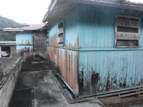 3021 Holua Way, Honolulu HI  96819-2916 exterior