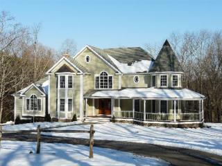 15 Taunton Ln, Newtown, CT 06470-1420