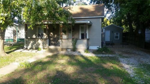 914 Main St, Keyesport, IL 62253-1652