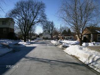 8810 44th Pl, Brookfield, IL 60513-2571