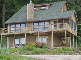 537 Territory Dr, Galena, IL 61036-8658