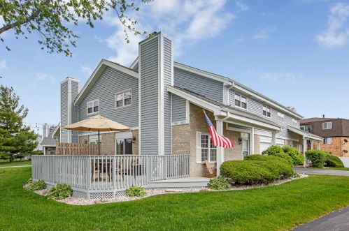 7061 Coachwood Trl, Tinley Park, IL 60477-6836