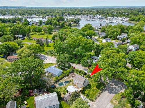 520 Meadow View Ave, Warwick, RI 02889-5841