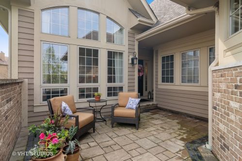 449 Sycamore Ln, North Aurora, IL 60542-1297