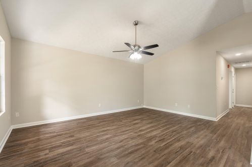 127 Hillcrest Dr, Stockbridge GA  30281-1762 exterior