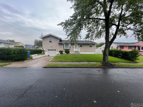 44 Gateway Ave, Iselin, NJ 08830-1447