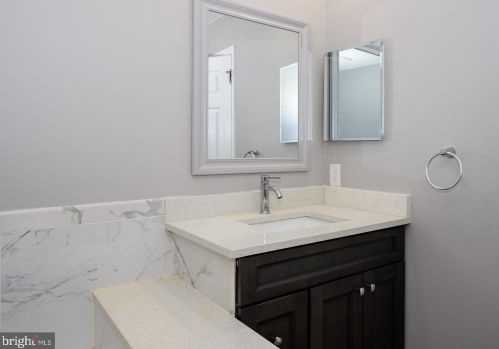 14 Hanover Ct, Princeton NJ  08540-7066 exterior