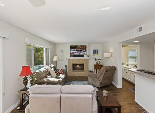 6718 Rycroft Dr, Riverside CA  92506-5315 exterior