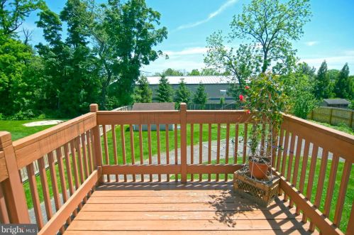 92 Lakedale Dr, Trenton NJ 08648-4421 exterior