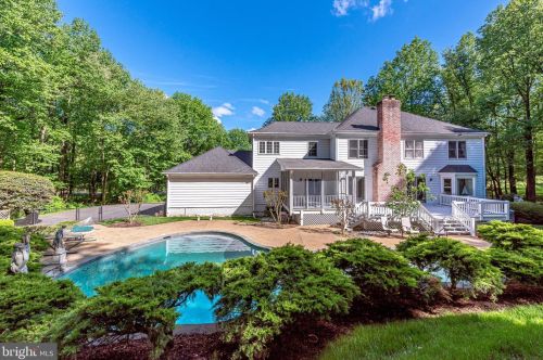 11609 Rolling Meadow Dr, Great Falls, VA 22066-1343