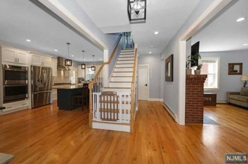 444 Oncrest Ter, Cliffside Park, NJ 07010-2813