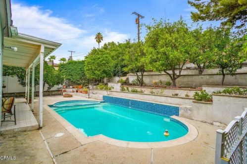 3951 Los Olivos Ln, Glendale CA 91214-1628 exterior