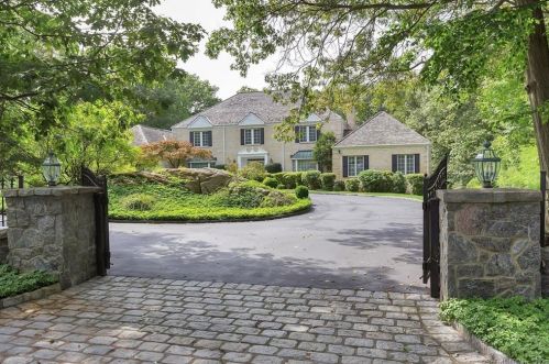 4 Mountain Laurel Dr, Greenwich CT  06831-2741 exterior