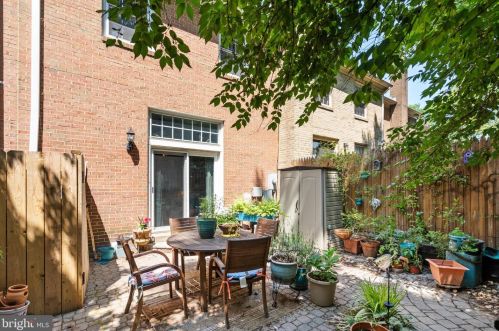 5269 Bradgen Ct, Springfield VA  22151-3524 exterior