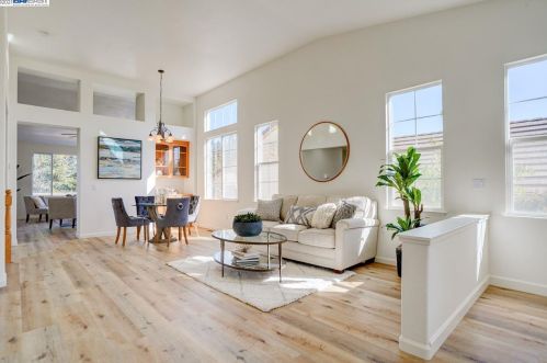 2572 Ridge Crest Ct, Hayward, CA 94546-2878