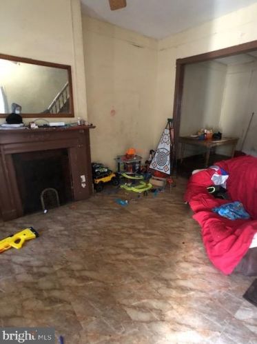 3144 8th St, Philadelphia, PA 19133-2022