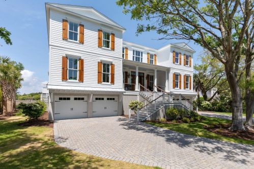 29 Seagrass Ln, Isle Of Palms, SC 29451-3854
