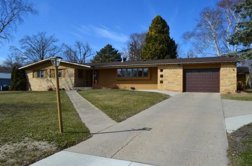 206 7th St, Starbuck, MN 56381-2423