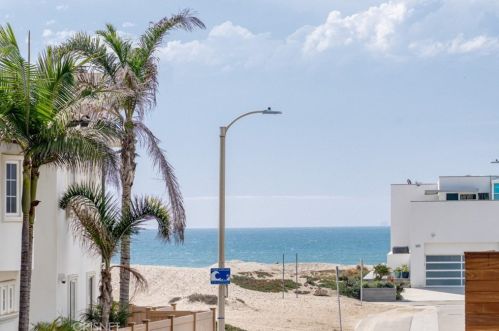1460 Mandalay Beach Rd, Oxnard, CA 93035-2852