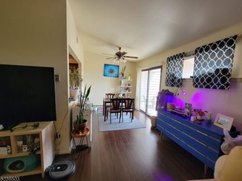 14 Crossway, Clinton, NJ 08809-1107