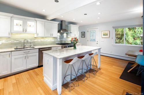 12 Splitrock Rd, Norwalk CT  06854-4713 exterior