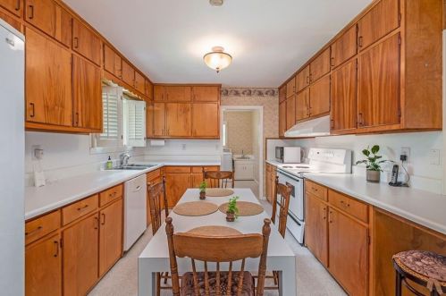 1386 Moores Mill Rd, Atlanta GA  30327-1432 exterior