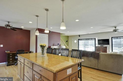 5806 Flanders St, Springfield, VA 22150-2448