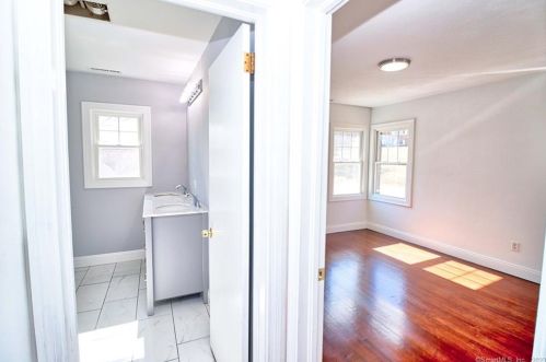 5 Walnut Ave, Huntington CT  06484-2913 exterior