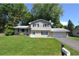 1417 Parkwood Dr, Saint Paul, MN 55125-2058
