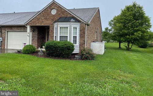 53 Brookline Dr, Charles Town, WV 25414-3886