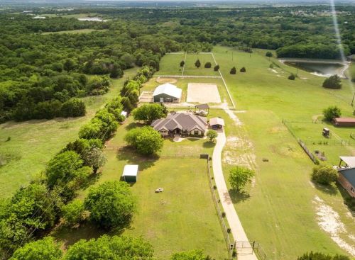 411 Oak Branch Rd, Waxahachie, TX 75167-8225