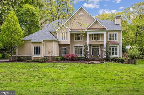 351 River Bend Rd, Great Falls, VA 22066-4137