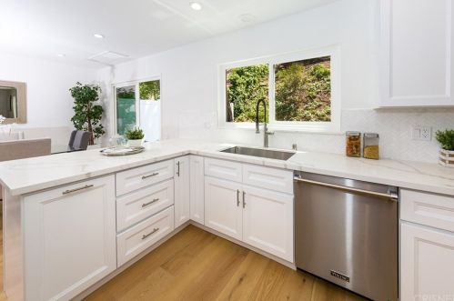 17084 Escalon Dr, Van Nuys CA  91436-3838 exterior