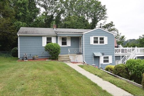 5 Johnnie Ct, Gales Ferry, CT 06339-1022