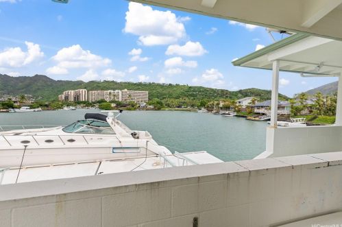 243 Ainahou St, Honolulu HI  96825-1512 exterior
