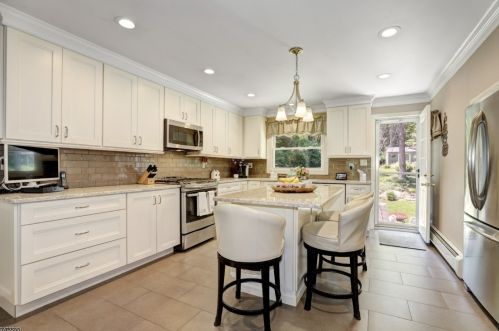 5 Forestdale Rd, Kinnelon, NJ 07405-2508