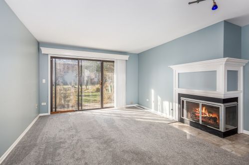 382 Sandhurst Cir, Glendale Heights, IL 60137-6671