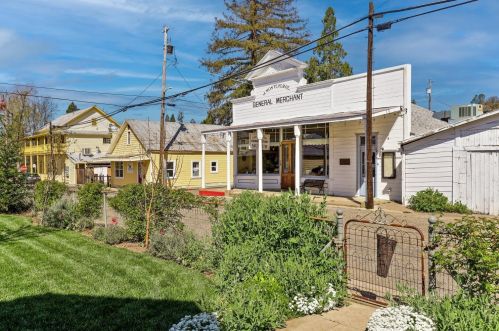14 Randolph St, Sutter Creek, CA 95685-4197