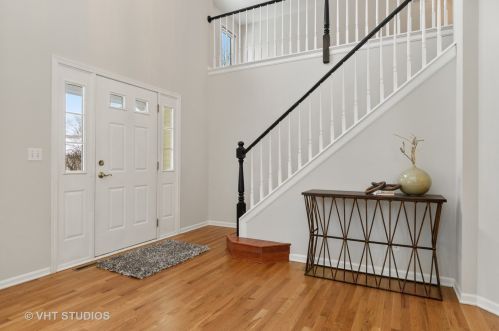 385 Aristocrat Dr, Lemont IL  60490-3189 exterior