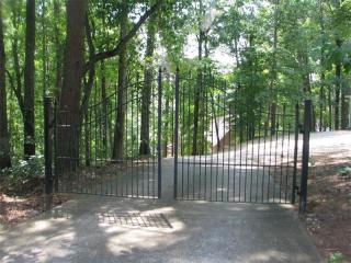 6247 Autumn Hill Dr, Gainesville, GA 30506-2420