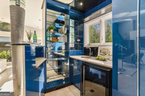 887 Berkshire Rd, Atlanta GA  30324-4929 exterior