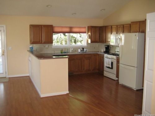 96 Wildflower Ln, Middletown, CT 06457-1793